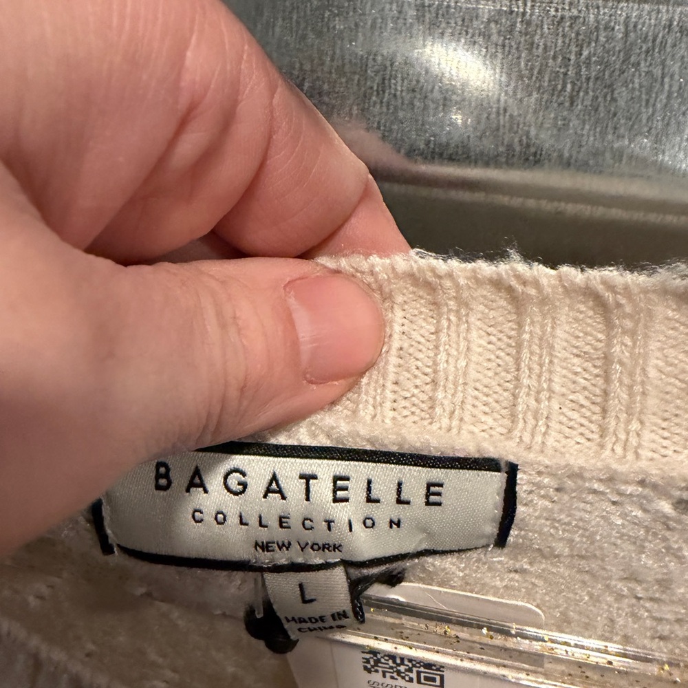 Bagatelle NWT woman’s sweater size large - Picture 3 of 5
